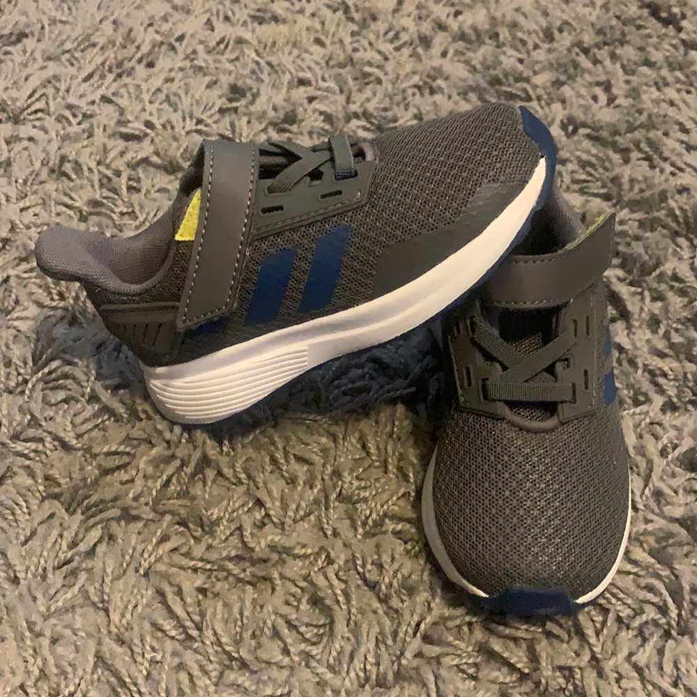Adidas toddler size 7 sneakers